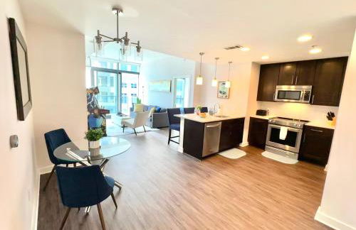 Skyline Retreat Penthouse, Top Floor, Year round Pool, City View! - Foto 4