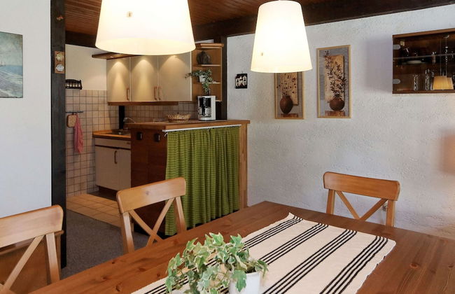 Wooden Chalet with Terrace near Swimming Lake - Foto 4