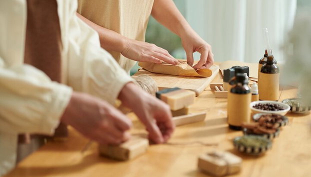 Elaboración de jabón tradicional guiado en Rodas - Foto 3