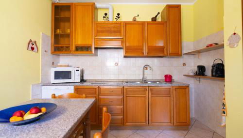 House of Camellias - Ground Floor with Garden - Foto 2