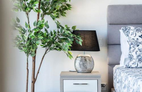 Stunning 3 BDR Flat W/ Rooftop Pool by LovelyStay - Foto 13