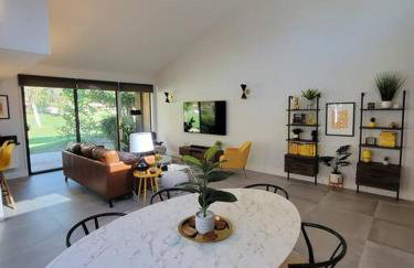 Upscale mid century on the green w Private Hot Tub - Foto 25