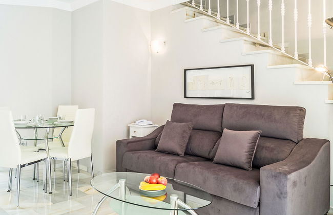 2 bedroom Apartment in Marbella with swimming pool and garden - Photo 2