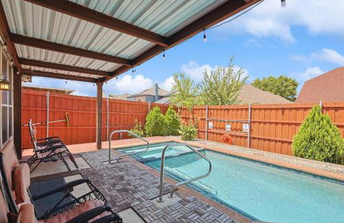 Heart of Grand Prairie 4BD with Pool & Game Room - Foto 32