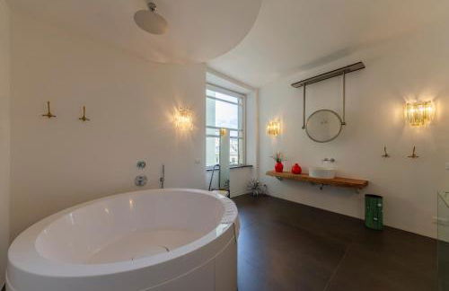 JOIVY Exclusive 3-bedroom flat near Cathedral of Genoa - Foto 62