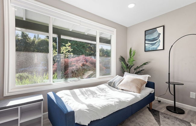 Cheerful Kirkland Home w/AC Big Yard, Walk to Beach - Photo 15