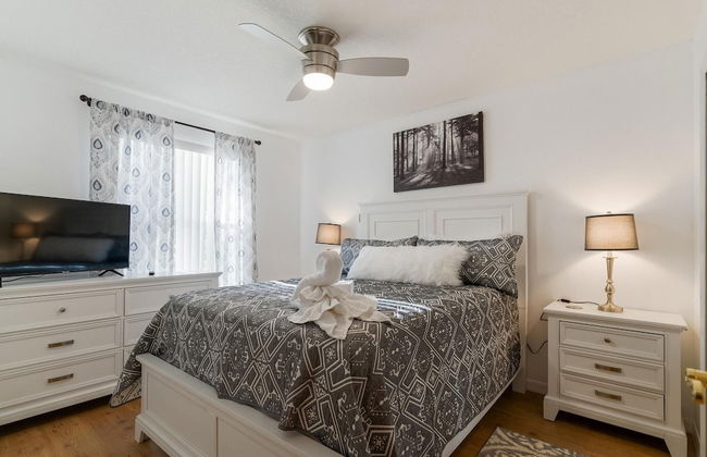 Villas at Island Club Community, Pools, Jacuzzi and More! - Photo 9