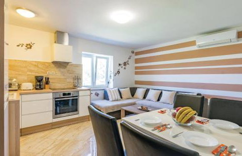 Awesome Apartment In Svpetar U Sumi - Foto 2