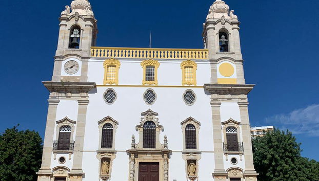 Tour en bicicleta por Faro - Foto 2, Una de las imponentes iglesias de Faro