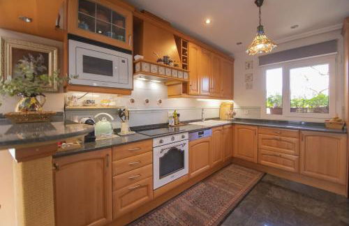 Casa adosada con piscina comunitaria Solo familias no grupos de jovenes - Foto 17