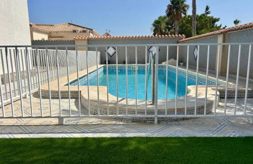Villa with Pool, Chill-Out & BBQ - Foto 44