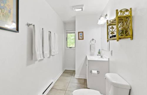 Impressive Dual Woods and Lake Homes That Sleep 32 - Foto 78