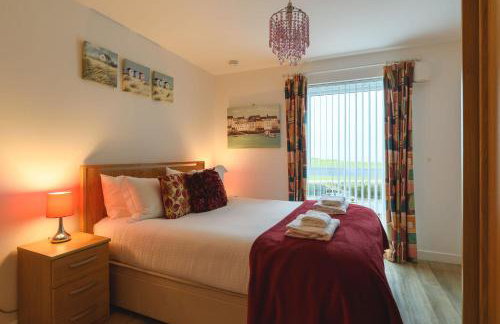 Panoramic Sea-View Family Appartment , Free Parking, Sleeps 6 , Walk to Beach, Station, & Town - Foto 28