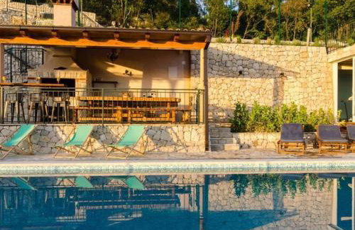 Villa Falcon Rook - Four-Bedroom Villa with Terrace and Swimming Pool - Photo 33