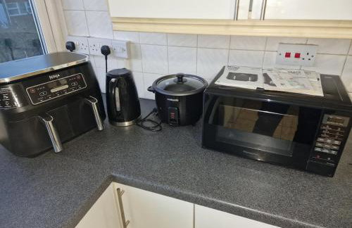 NightRest Homes 5 minutes to Luton Airport -Wifi - Free Parking -Luton - Foto 24