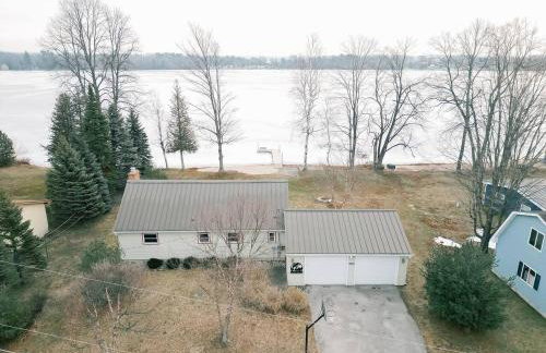 Bass Bay Getaway | Lakefront Family Cottage - Foto 55