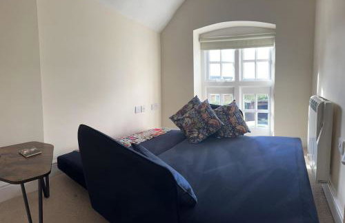 Unique Old Auction House - Photo 6