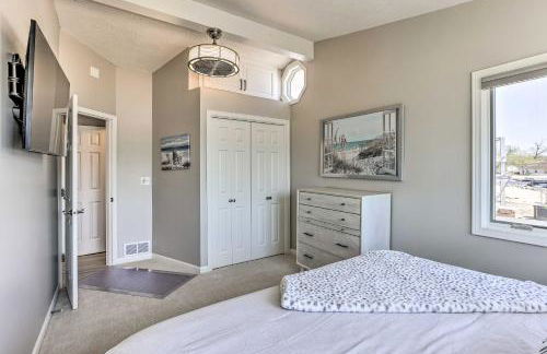 Lakefront Bellevue Home Private Beach and Fire Pit! - Foto 13