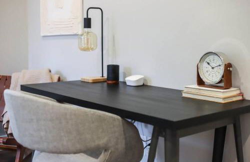 Zen Haus* Lavish Getaway w/ Gym, Sauna, Hot Tub - Foto 12