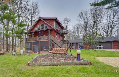 Modern Log Cabin with Rec Room, Steps to Lake! - Foto 39