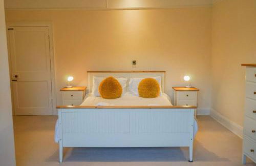 18th-Century Farmhouse with Countryside Views - Foto 52