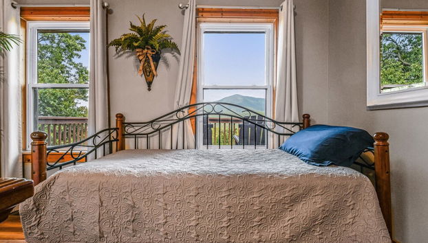 Roundtop Mountain Ridge 2 Bedroom Cabin by RedAwning - Foto 2, Habitación