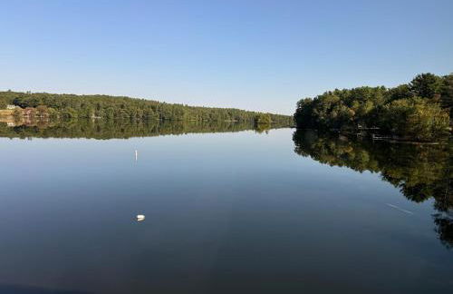 More Boathouse than Lakehouse - Foto 32