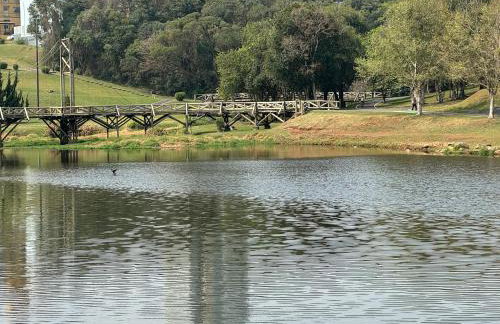 Studio com quarto e banheiro em frente ao Parque do Lago Acomoda até 2 pessoas 1 cama - Foto 28