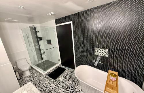 Channelside Luxury Retreat Spacious 2BR 2BA Condo with Pool, Balcony, Sauna & Gym - Foto 11