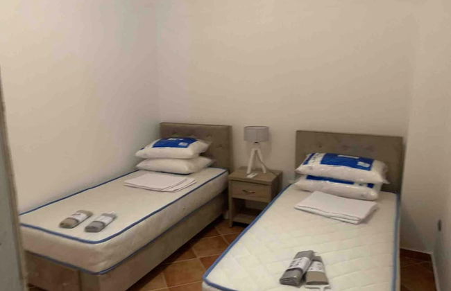 Beautiful 2 Bedroom Apartment in Skala Sleeps 5 - Photo 2