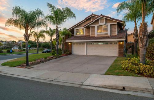 Entire Private Home with 4 Bedrooms, Pool, Hot Tub, King Bed, Garage, Available Now - Foto 67