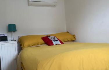 Lindas LODGE Free PARKING air con plus provisions included - Foto 11