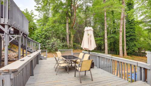 Deck and Game Room Family Home in Stockbridge! - Foto 1