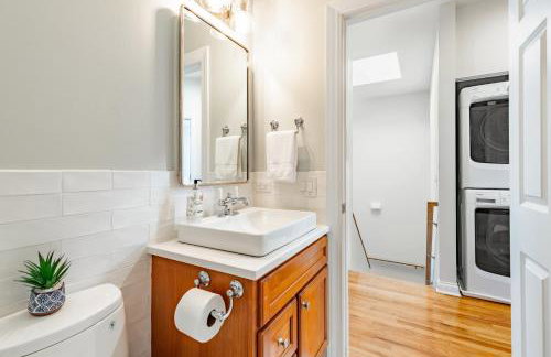 Windy City Getaway - 3BR 2BA Chicago Townhouse home - Photo 51