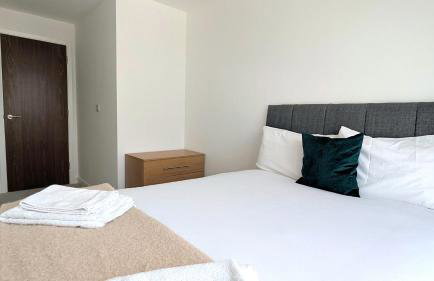 Grand Exchange near Ascot 2 bed with Parking - Photo 10