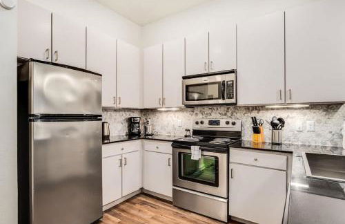 Boulevard Stays Walk to Downtown 1BR SoCo Pool Parking Gym 01 - Foto 5