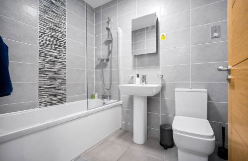Stylish 2 Bedroom Flat in Birmingham JQ, Sleeps 6, Free WIFI and Secure Parking - Foto 8
