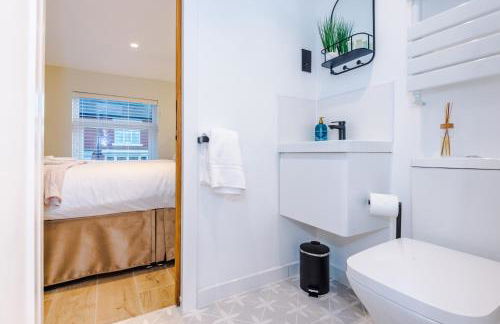 Foden's House by YourStays - 2 Bedroom Cottage in Sandbach with gorgeous dining room extension, High end finish - Foto 13