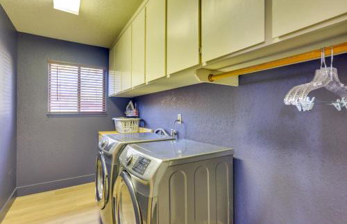 Pet-Friendly Escape w/ Game Room & Fire Pit! - Foto 27