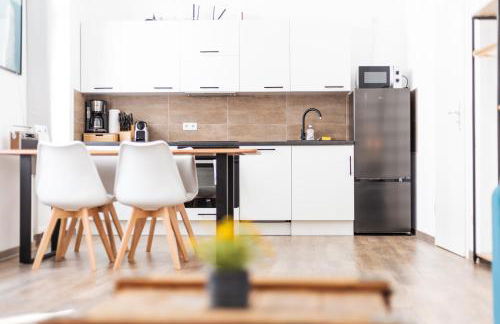 Apartments am Neuen Theater - Parkplatz nach Verfügbarkeit - Altstadt - Küche - Wifi - Powered by Ko-Living - Foto 18