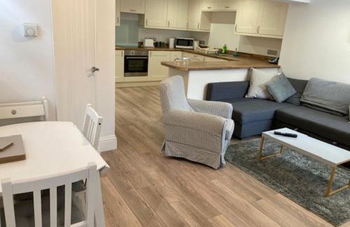 Highcliffe Apartment with Parking - Foto 14