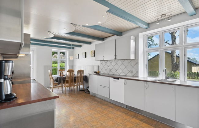 "Essie" - 20km from the sea - Foto 22