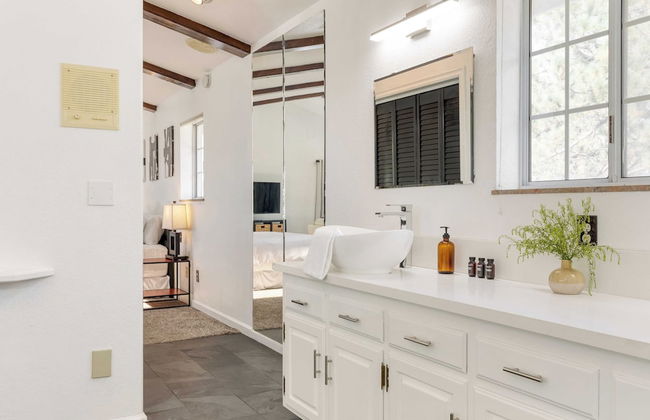 Views, Hot Tub, Firepit, Game Room, Playground Enchanted Forest by Avantstay - Foto 26