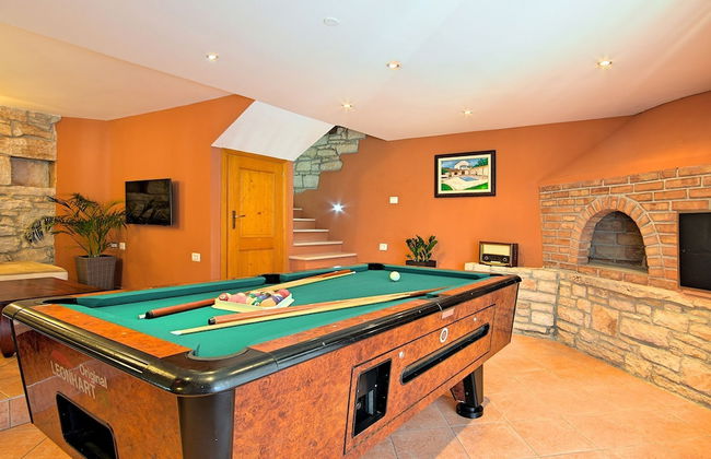 Perfect for Children, Garden With Pool, Playground and Walk in Whirlpool - Foto 4
