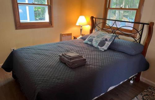 Romantic Pocono house - stream, lake, beach, pool, firepit - Foto 18