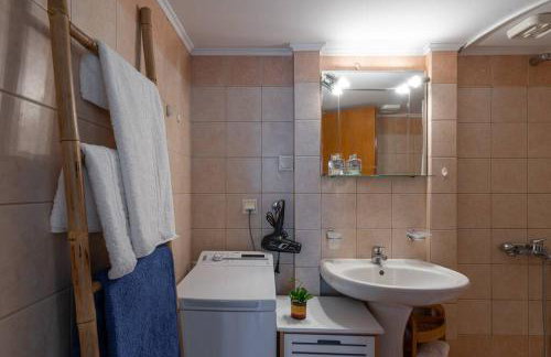 Manos Home - Photo 33