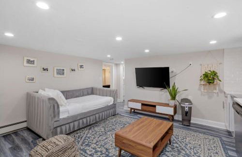 Beautifully Renovated 6BR 2BA 2 Blocks to Beach - Foto 59