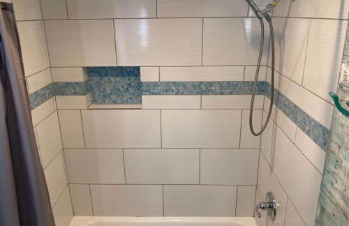 The Hideaway by Sunsational Stays - Rear Unit Only, Steps to the Beach - Foto 12