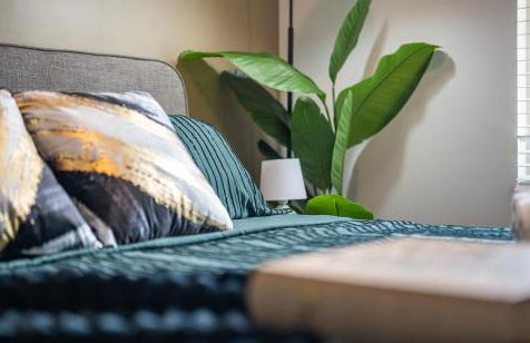 4BR Townhouse King Bed 2-Story Near NC State - Foto 12