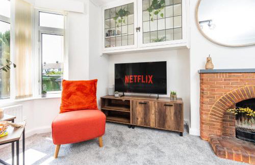 3-Bedroom Cosy Stunning Central Home, Sleeps 8 with Parking and Private Garden - LONG TERM STAY SPRING SPECIAL OFFER AVAILABLE! - by Blue Puffin Stays - Foto 2